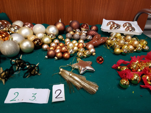 232 ] kerstboom ballen en hangers
